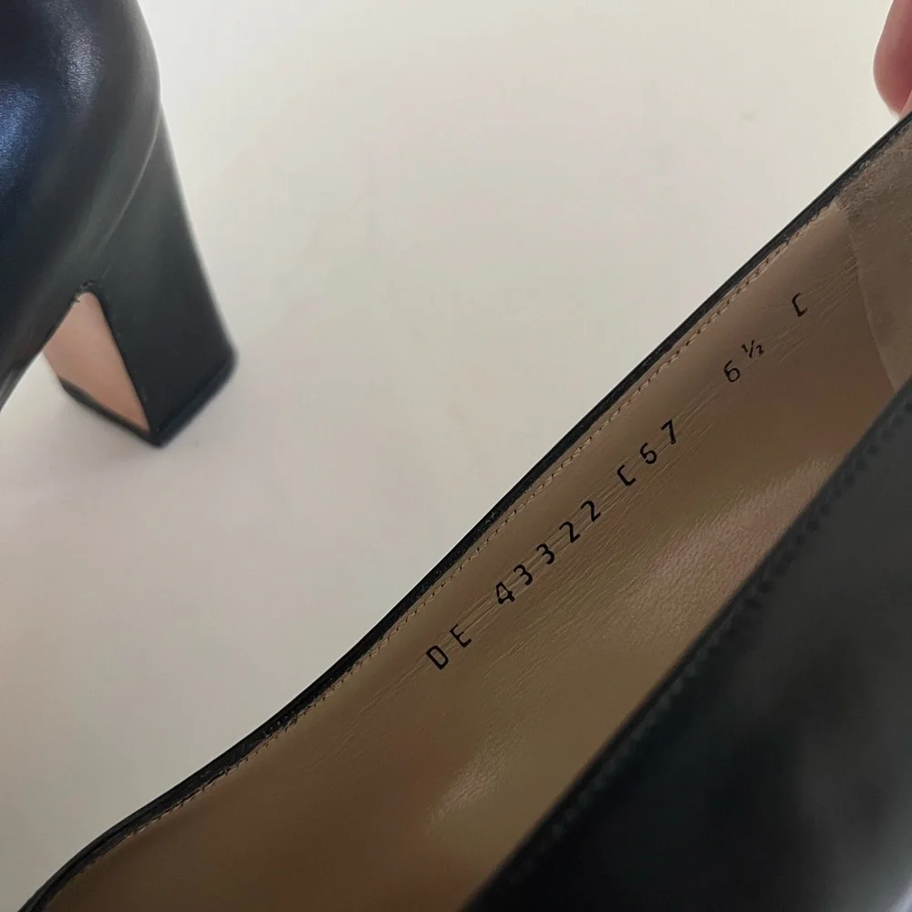 Salvatore Ferragamo pumps Black leather Women's Shoes